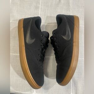 Nike Mens SB Solar Check Canvas Skate Shoe